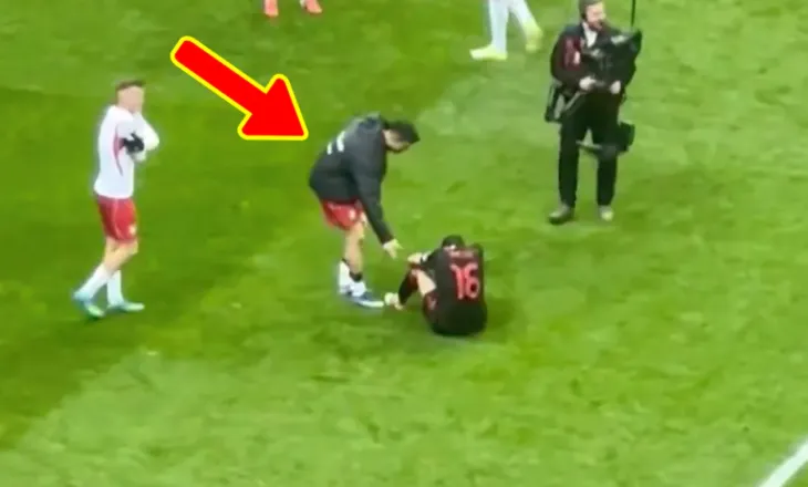 Videoja që tregon nivelin e lartë të përulësisë, momenti kur Levandovski shkon t’u ngrejë moralin lojtarëve shqiptarë