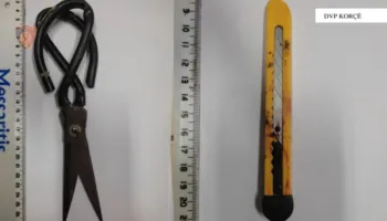 Vihen në pranga 3 autorë të dyshuar/ Goditën me mjet prerës dhe sende të forta pronarin e një servisi automjetesh…