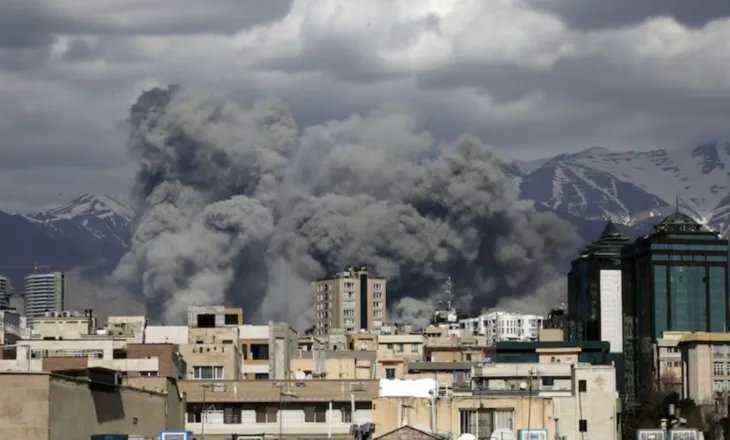 Vijojnë sulmet në Iran, forcat izraelite rrëzojnë aeroplanin e parë iranian mbi Teheran