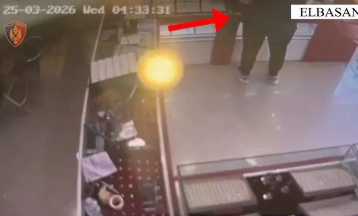 Vodhi 3 varëse floriri në një argjendari dhe kanosi pronarin e saj, arrestohet 38-vjeçari në Elbasan 