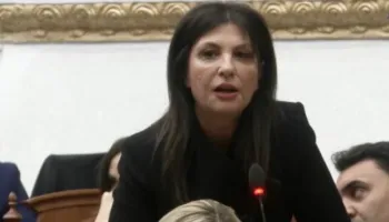 “Votimi mes kaosit, fytyra e pushtetit që po shkërmoqet”, Topalli: Ministrat e vërtetë, kapot e grupeve të të fortëve