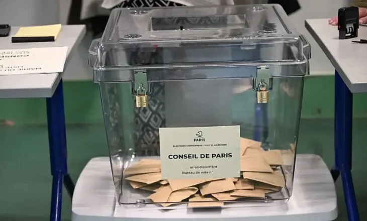 Votuesit francezë drejtohen në qendrat e votimit për raundin e parë të zgjedhjeve lokale