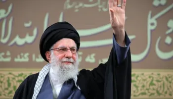 Vrasja e Khameneit, lideri suprem i Iranit do të prehet në qytetin e tij të lindjes