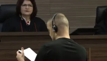 Vrasja makabre/ Naim Murseli merr në dorë foton e Liridonës pas ekzekutimit me plumb në kokë, brenda makinës…