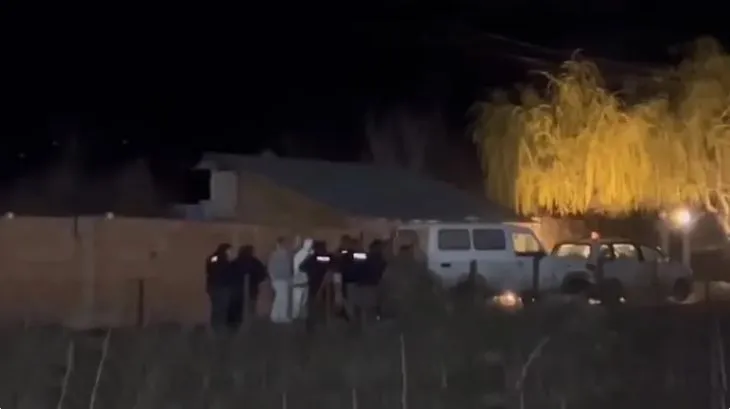 Vrau një burrë, nusen e xhaxhait dhe më pas qëlloi veten me armë, policia zbardh ngjarjen