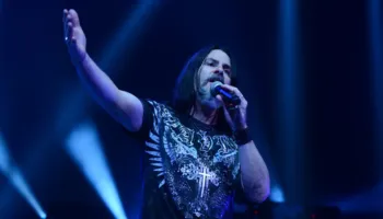 Vuante nga një sëmundje e rëndë, ndërron jetë në moshën 60-vjeçare këngëtari Tommy DeCarlo