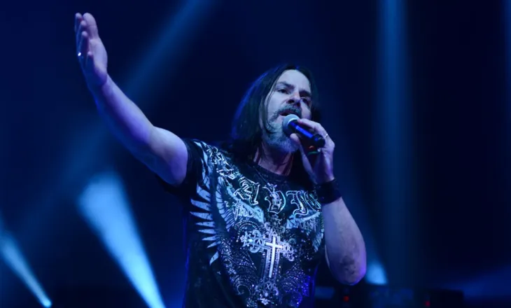 Vuante nga një sëmundje e rëndë, ndërron jetë në moshën 60-vjeçare këngëtari Tommy DeCarlo