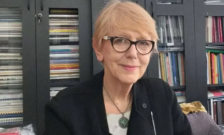 Vuçiç po blen paqen me Europën dhe SHBA për të qëndruar në pushtet, përmes Kosovës