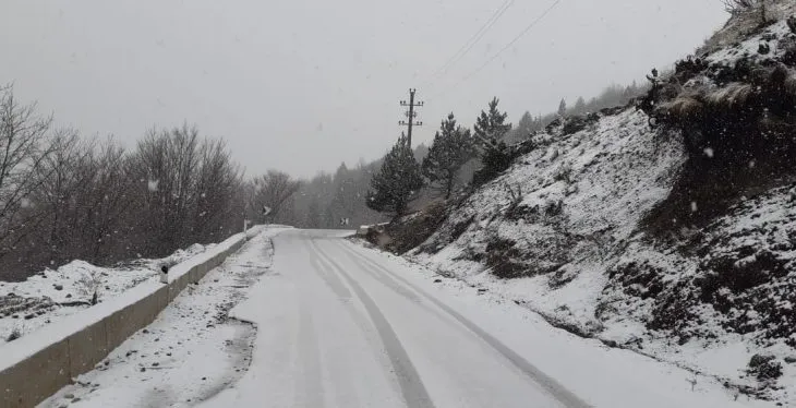 Zbardhen zonat malore të juglindjes, dëbora mbulon Dardhën dhe Voskopojën