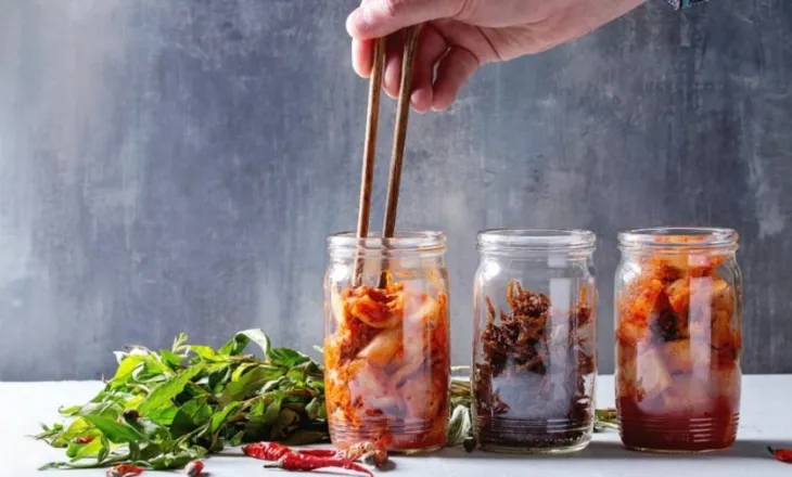 Zbulim i ri: Ky ushqim mund të ndihmojë në largimin e mikroplastikës nga trupi