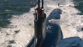 Zbulohet kush goditi anijen iraniane, mbi 140 të humbur