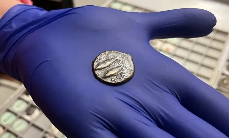 Zbulohet monedha 2000-vjeçare, u përdor si “biletë autobusi!”