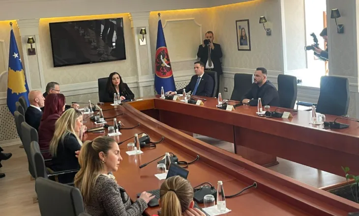 Zgjedhjet e parakohshme, Osmani takon krerët e partive për datën. Kurti bën bojkot