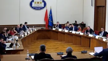 “Zgjedhorja” i mbledh në një tryezë: PD kërkon rikthimin e koalicioneve parazgjedhore, PS vendos “kushtet”