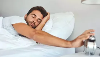 Zgjimi në orën 5 të mëngjesit trend produktiviteti apo mit? Çfarë thotë shkenca për kronotipet