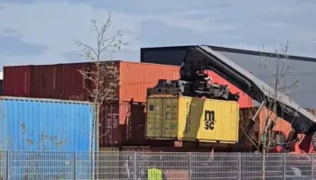 Zhvendosen nga Porto Romano në fshatin Vrinë, 102 kontejnerët me mbetjet toksike