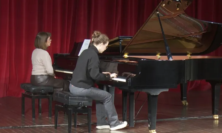 Zhvillohet konkursi “Ymer Skënderi”, dhjetëra të rinj nga vendi e bota bëhen pjesë e garës së interpretuesve