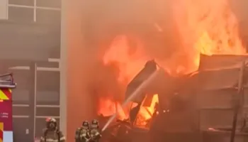 Zjarr masiv në fabrikën e makinave në Korenë e Jugut, 53 të plagosur, 14 të zhdukur (VIDEO)