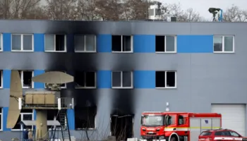 Zjarr misterioz në fabrikën e armëve në Çeki: sabotim apo sulm i fshehtë?