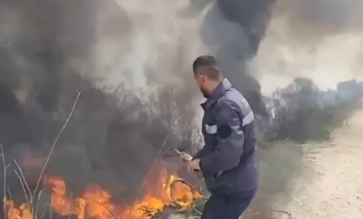 Zjarr në kodrat e fshatit Sherisht të Vlorës, era e fortë dhe terreni vështirëson situatën