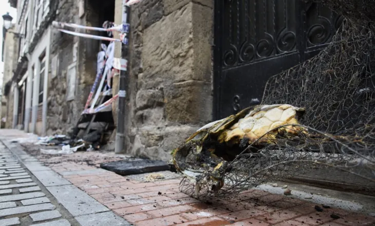 Zjarr në një ndërtesë në Spanjë, tre të vdekur dhe katër të plagosur, mes tyre edhe fëmijë