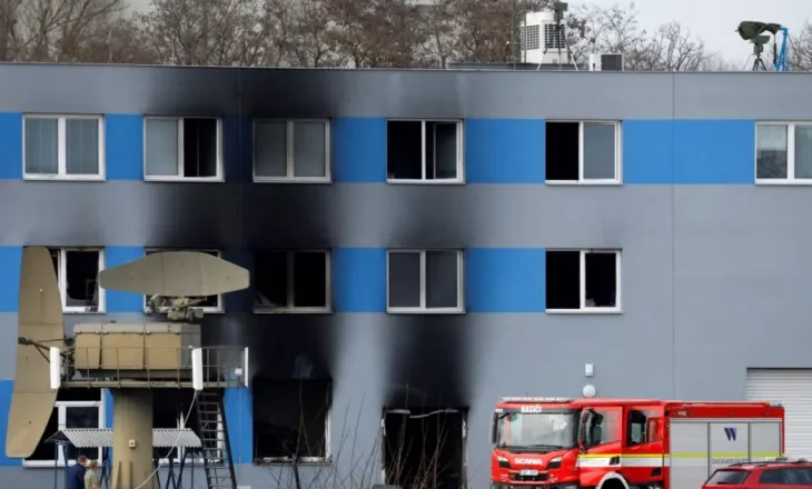 Zjarri në kompaninë çeke të armëve të lidhur me Ukrainën hetohet si sulm terrosit