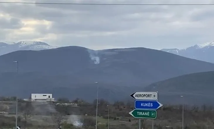 Zjarri përfshin masivin pyjor në Kukës/ Flakët përfshijnë sipërfaqe të konsiderueshme