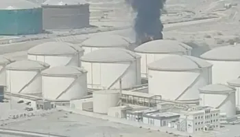 Zona e naftës në Emiratet e Bashkuara Arabe përfshihet nga zjarri