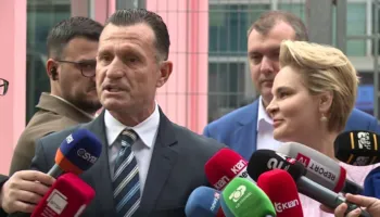 “Zoti Kryemadhi”/ Avokati i Metës bën lapsus, ndërhyn Monika: Jam zonja o shoku, mos u provoko