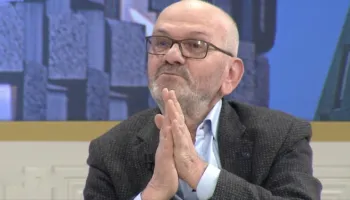 “Zoti ma mori nënën kur isha 5 vjeç”/ Mehdi Malkaj përlotet: Amaneti që u la shoqeve të saj për mua