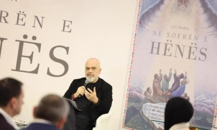 Zoti në qiell dhe zoti ynë pagan i plotfuqishëm në tokë