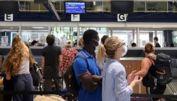 Zyra e Brendshme ndryshon rregullat, lejon shtetasit e dyfishtë të BE-së të hyjnë në Britani me pasaportë evropiane