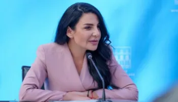 “Zyra e ministrisë, sot është skenë krimi”/ ‘Rikthimi’ i Ballukut në fjalim, gazetari: Vepra të propaganduara me daulle