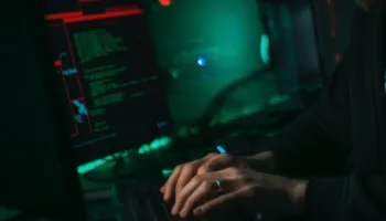 15-vjeçari hakeroi mbi 12 milionë të dhëna personale të francezëve, donte t’i shiste në tregun e zi dixhital