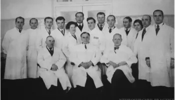 1958 / Ish-mjeku privat i Mbretit Zog: Lufta ndaj kancerit fitohet nëpërmjet…