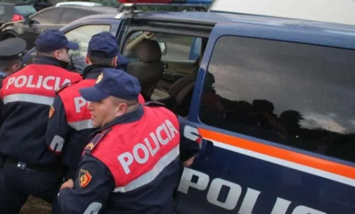 52-vjeçari në Fier qëllon me kallashnikov në ajër dhe kanos një grua, arrestohet nga Policia (EMRI)