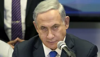 Ai po “shkatërron shoqërinë tonë nga brenda”, mijëra protestues mblidhen në Tel Aviv kundër qeverisë Netanyahu