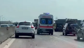 Aksident me vdekje në Tiranë, dy makina përplasen me njëra-tjetrën, humb jetën 42-vjeçari