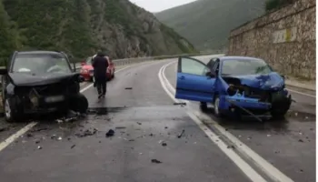 Aksident ‘zinxhir’ në Tepelenë në aksin rrugor Tepelenë–Krahës, 8 të plagosur dërgohen në spital