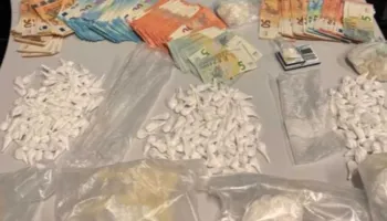 Akuzohen se shisnin kokainë, vihen në pranga tre persona, dy në kërkim