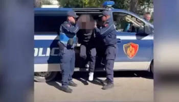 Armë zjarri dhe kokainë në banesë, arrestohet në flagrancë 59-vjeçari