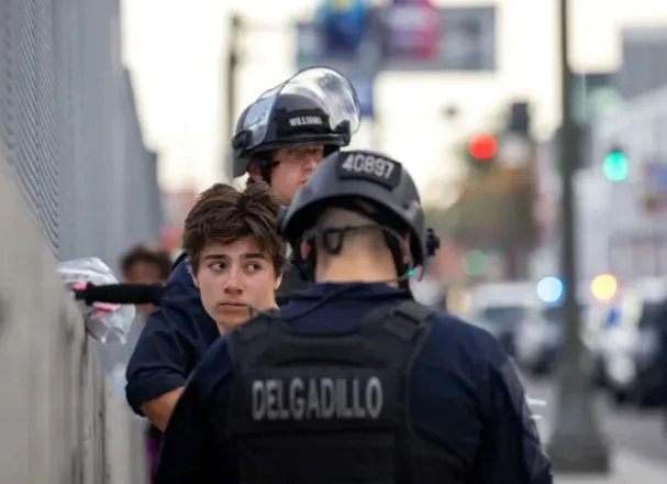 Arrestohen 3 persona në Londër, pasi tentuan t’i vinin zjarrin një televizioni që transmeton në gjuhën iraniane