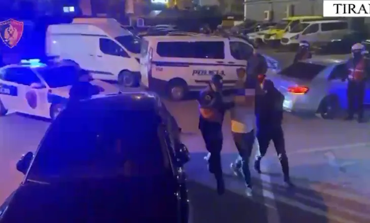 Arrestohet 25-vjeçari me kallashnikov në Tiranë, bashkëpunëtori shpallet në kërkim