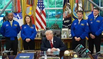 Astronautët e Artemis II në Shtëpinë e Bardhë, Trump thotë se SHBA-të do të publikojnë më shumë informacione për UFO-t