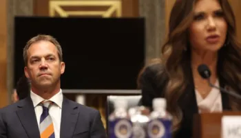 Bashkëshorti i ish-sekretares për Sigurinë Kombëtare në SHBA, në qendër të një skandali