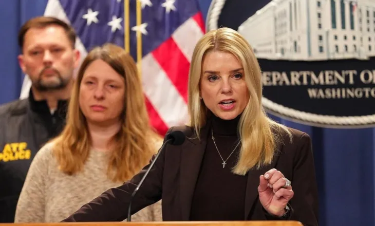 “Besnikëria e çoi Pam Bondin shumë larg…”, The Economist:  Çfarë gjeti Trump në zyrën e saj!?