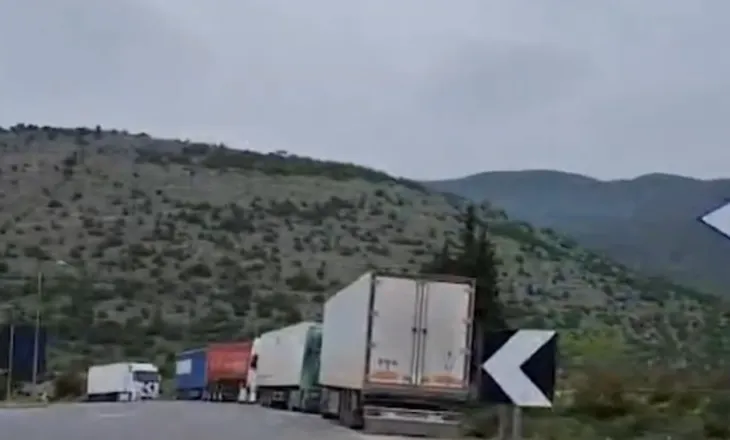 Bllokohen dhjetëra kamionë në Han të Hotit, protesta e kamionistëve në Mal të Zi kundër një rregulli të ri të BE-së