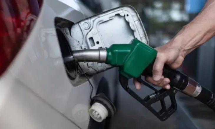 Bordi rrit me 5 lekë çmimin e naftës, shkon në 202 lekë/litri! Benzina do të shitet me 176 lekë/litri