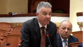 Bozdo kërkon interpelancë urgjente me Karakaçin Peleshi: Do shqyrtohet në seancën e radhës