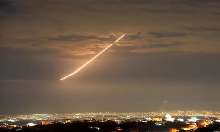 Breshëri sulmesh, sistemet e mbrojtjes ajrore të Emirateve të Bashkuara Arabe reagojnë ndaj 79 raketave dhe dronëve iranianë